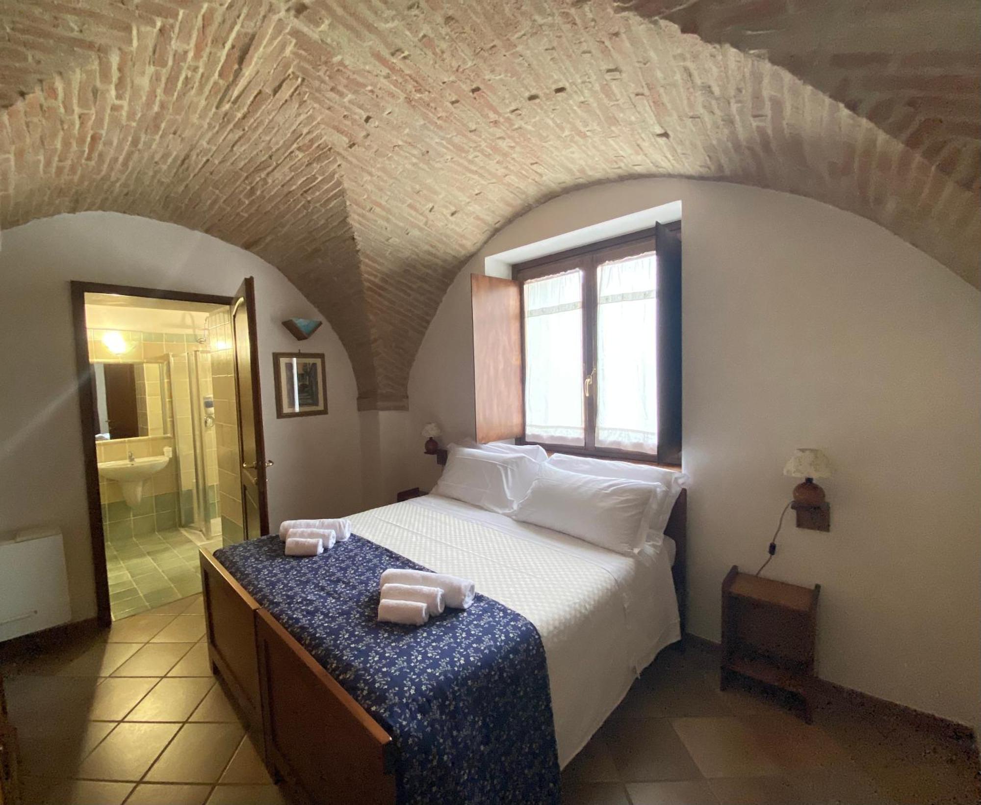 Hostal Antico Borgo Carceri Bevagna Exterior foto